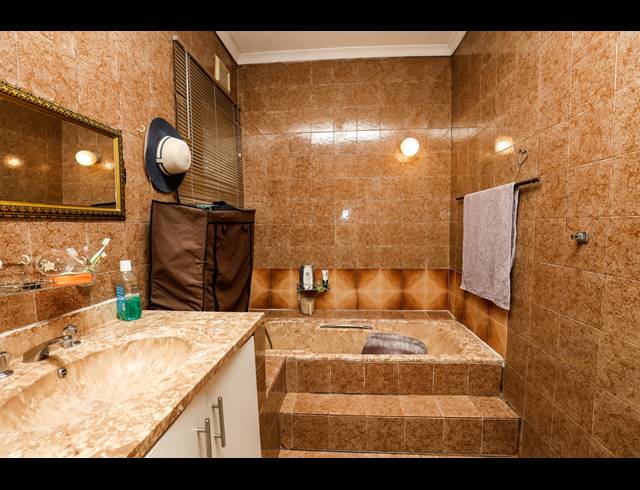 4 BEDROOM HOUSE FOR SALE IN AVOCA
